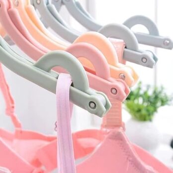 Plastic Portable Folding Clothes Hangers (Multicolor)